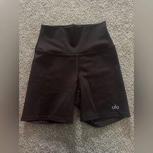 ALO Yoga 5 inch Airlift Energy Short in Espresso